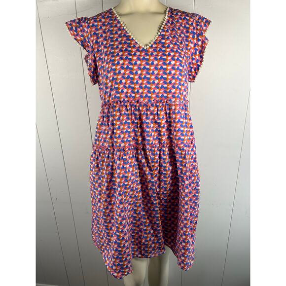 THML geometric print Tiered v-neck Dress with white trim, flutter sleeves Size M - Picture 1 of 5
